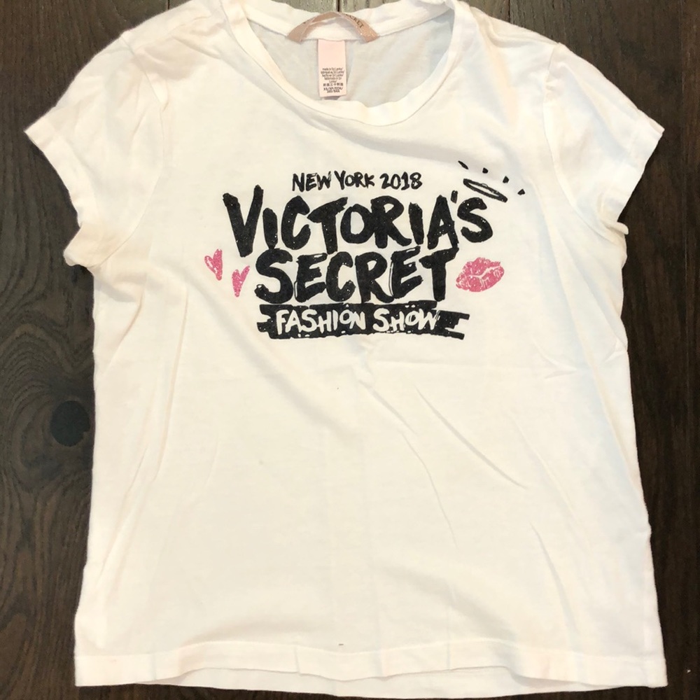 white vs shirt